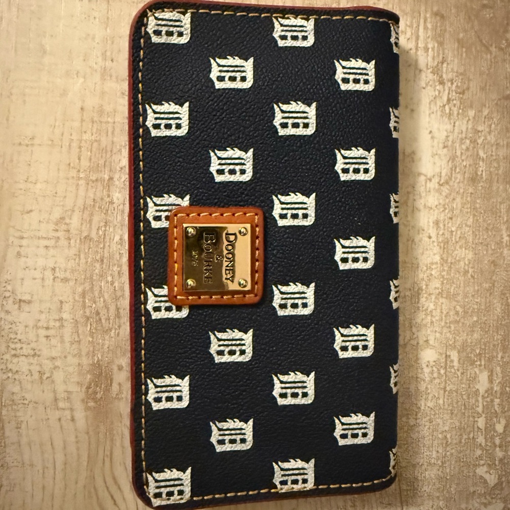 Dooney & Bourke Detroit Tigers MLB Phone Card Wallet Case Navy Tan Leather